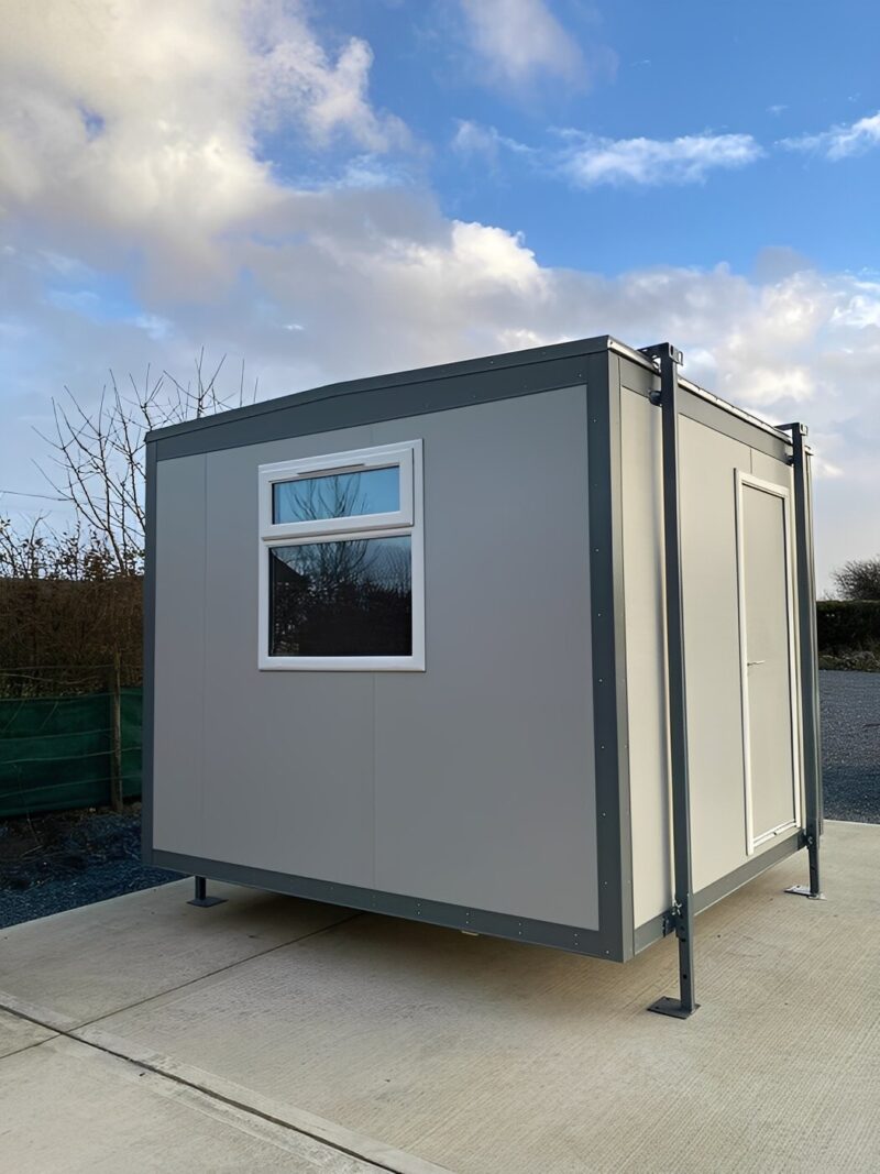 10ft x 10ft Jackleg Portable Cabin with Air Conditioning - Image 2